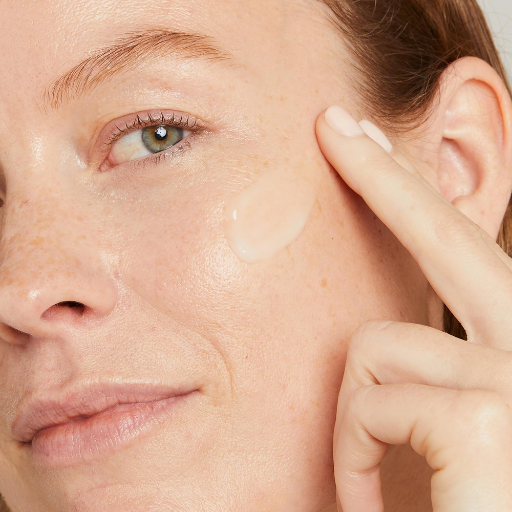 No7 Restore & Renew hibiscus peptides and hydration ingredients close-up