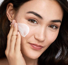 Olay Regenerist Complex 2 back view label highlighting antioxidants and Niacinamide for skin nourishment