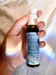 Ora's Amazing Herbal underarm powder application showing discreet use.