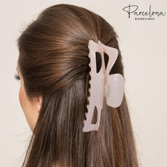 Parcelona celluloid acetate hair clip highlights elegant finish and durability