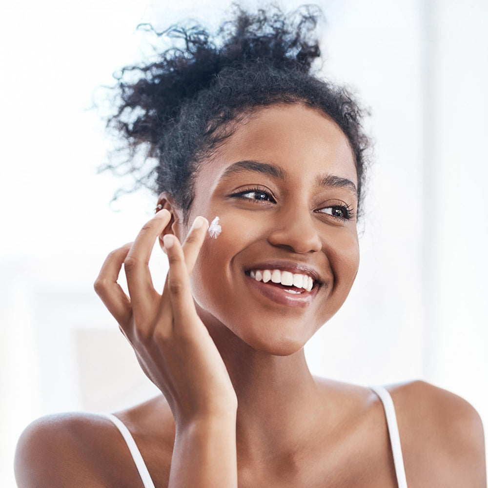 Photozyme GFS Plus Night Serum sun-damage imagery suggests color and texture improvement potential.