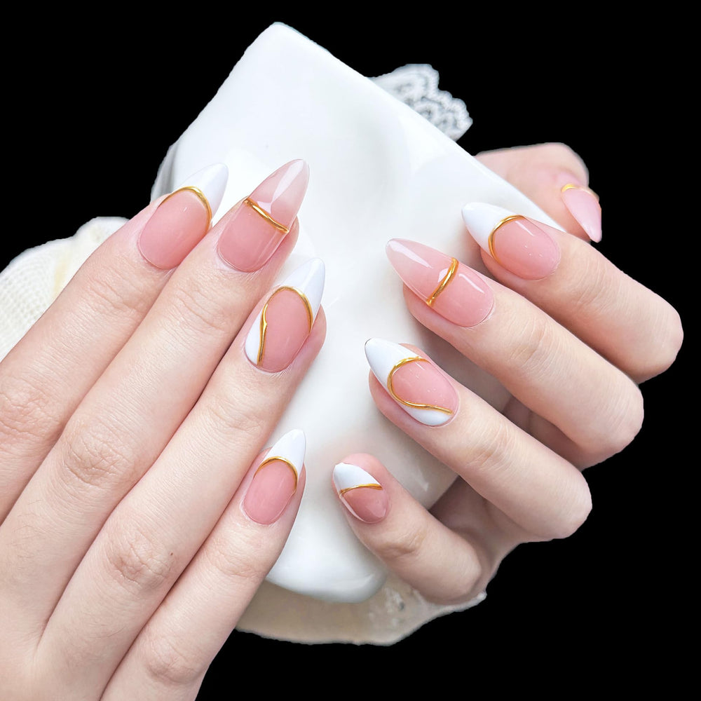 PHYLIN LEAF almond-oval nails set designed for a flattering, comfortable fit.