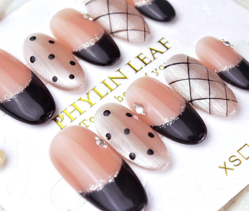 PHYLIN LEAF nails with 3D painted details enhancing nail art depth.