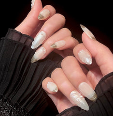 PHYLIN LEAF handmade nails in almond shape with 3D sea shells and gold accents.