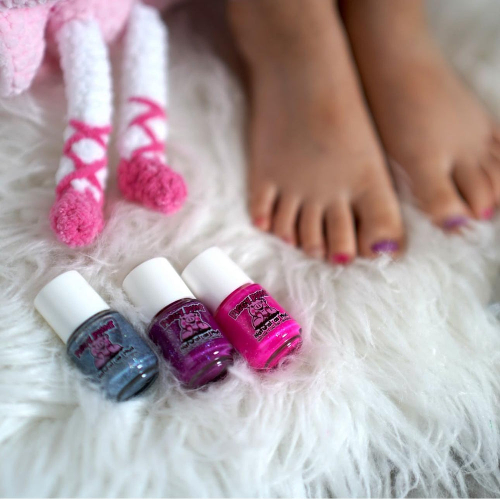 Piggy Paint Basecoat helps maximize chip resistance for longer wear.