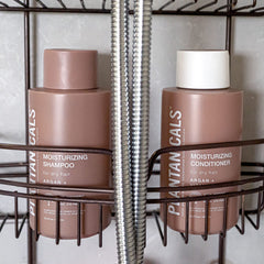 Plantanicals Moisturizing Conditioner vitamin E application, enhances softness and manageability.