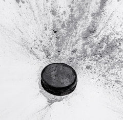 Plantmade shampoo bar with charcoal and rosemary detoxes the scalp for a refreshed feel.