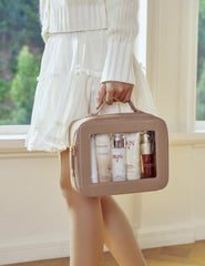 Popvibe bag uses a secure zipper to keep items in place.