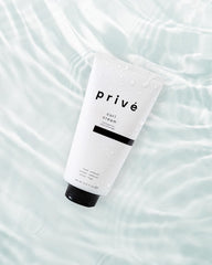 Prive curl cream being applied to hair for definition