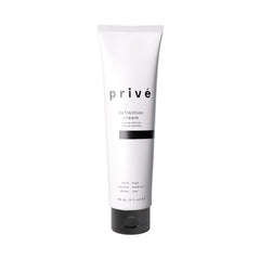 Privé Definition Hair Cream smoothing application for a sleek finish.