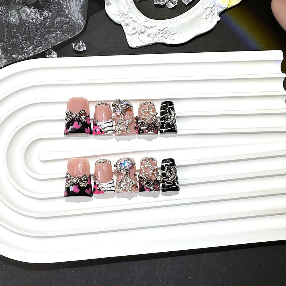 Qicaijia 3D sparkle nails in reusable ABS for durable, stylish wear.