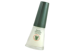 Química Alemana Nail Hardener application close-up highlights stronger nails over time