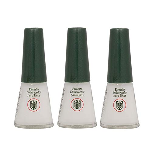 Química Alemana Nail Hardner amber pour demonstrates nourishing formula for nails.