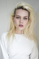 R+Co Spiritualized Dry Shampoo Mist image highlights botanical derivatives for hydration.