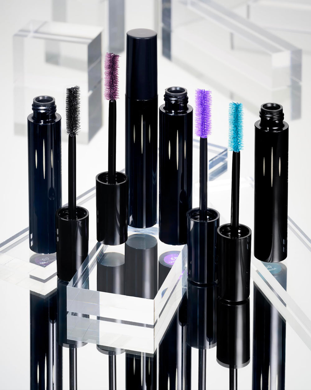 Ophthalmologically tested Radiant Professional Lengthening Mascara for safe daily use.