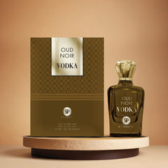 RAI PHALAIL Oud Noir bottle closeup highlights glass shine and refined silhouette