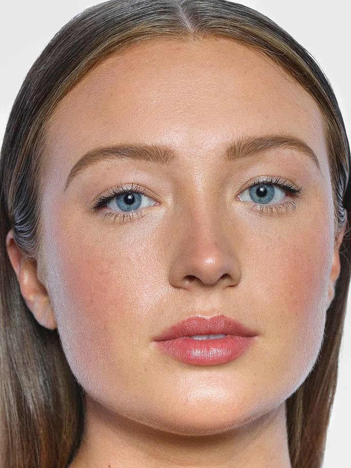 REFY Brow Pencil Light demonstrates 3D definition for natural brows.