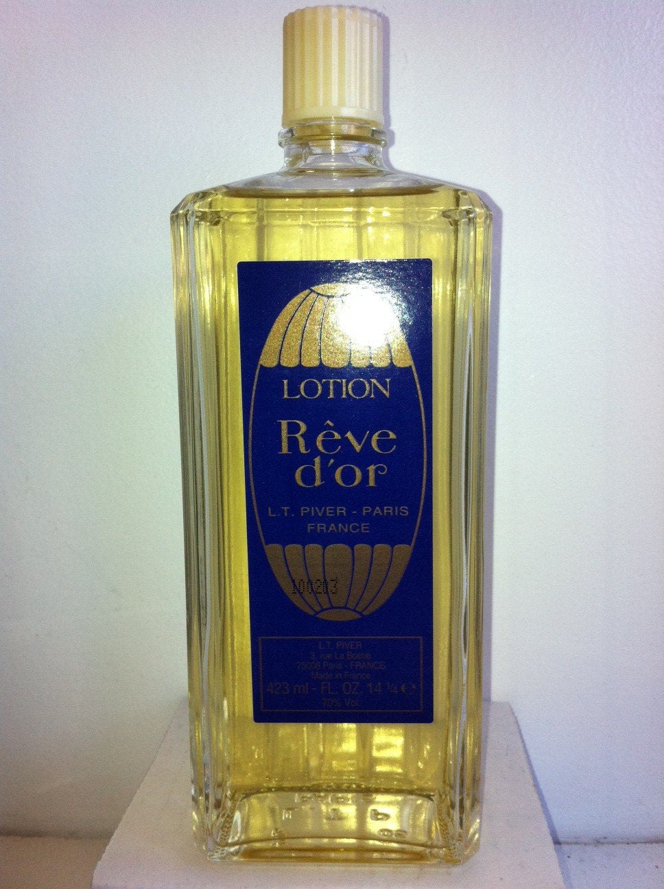 REVEMCN Reve D'or cap detail, premium presentation for a luxury feel