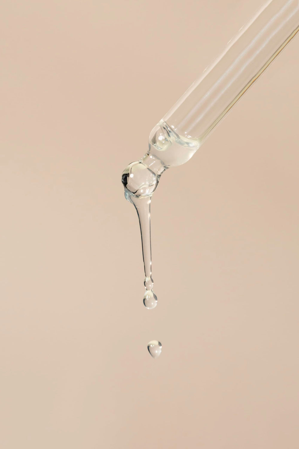 Applying REVERIE tonic to the scalp during routine care
