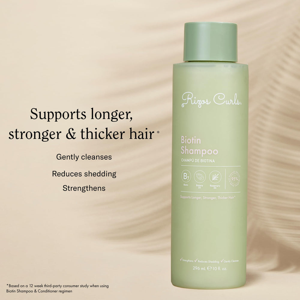 Rizos Curls Biotin Shampoo foamy lather suggests gentle cleansing.