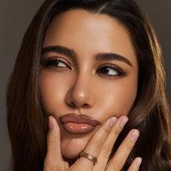 rom&nd Lip Mate Pencil 07 Layering-under-lip-products for enhanced color payoff.