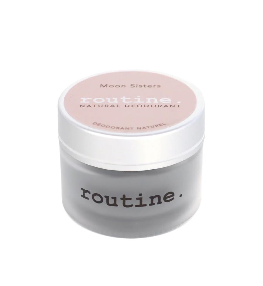 Routine Moon Sisters rose-neroli-lavender-vetiver blend showcases a soft floral scent.