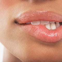 SAINT JANE lip oil Grapefruit nourishes lips with freshness.