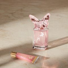 SCENT BEAUTY Dolly Parton fragrance on skin, warm sandalwood base