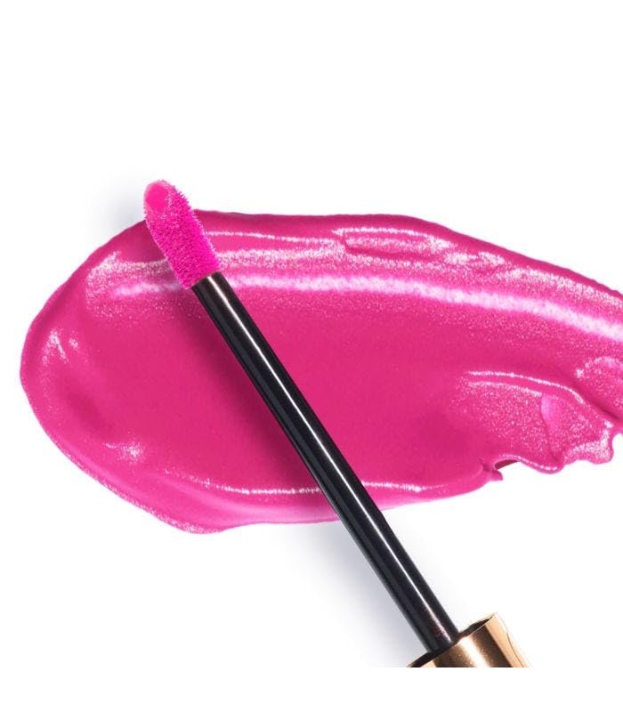 SeneGence LipSense HydraMatte application in one swipe for quick color.