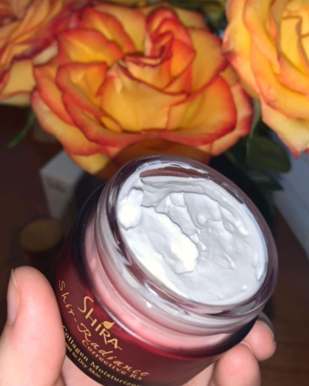 Cream swirl shot conveys luxurious texture and antioxidant-rich formula