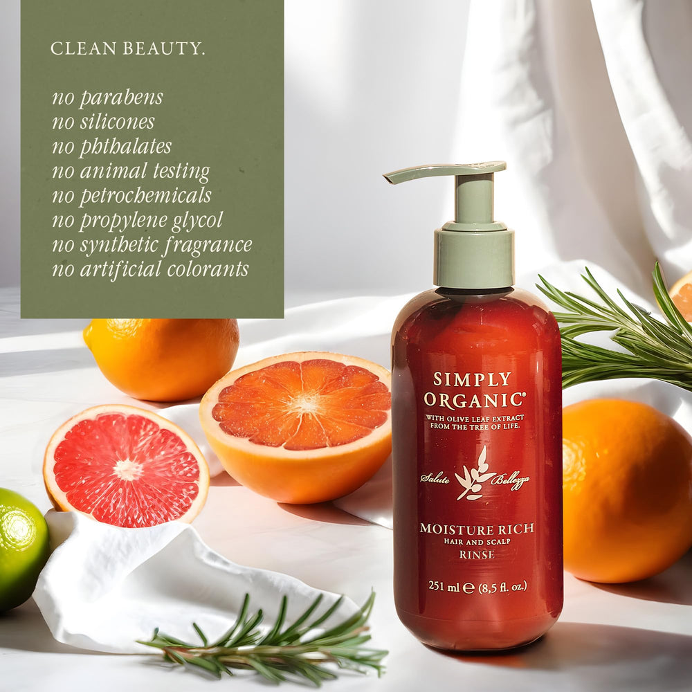 SIMPLY ORGANIC Hair Detox application moment on scalp – gentle cleansing and renewal.