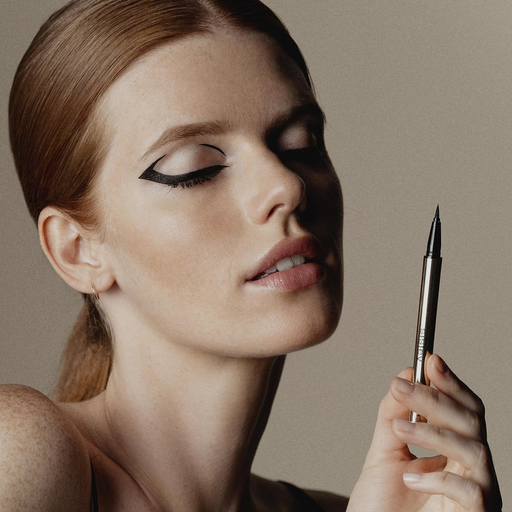 Sisley Paris Ligne Noire waterproof formula withstands daily wear.