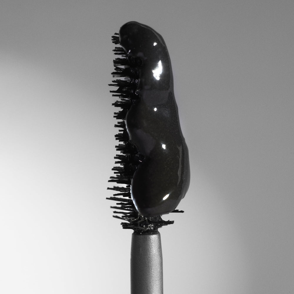 Sisley Paris Phyto-Noir Mascara lashes before after shows visible density after careful application