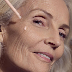 Sisley Paris Sisleya L'Integral Serum 3-4 drops guide shows precise dose.