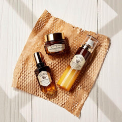 SKINFOOD 1957 Royal Honey Propolis Enrich Essence soft skin illustration; daily moisture support.