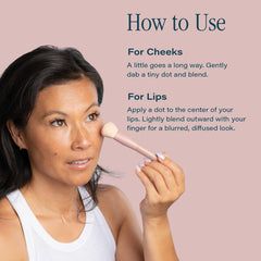 SKINN Treatment Liquid Blush red-algae-extract provides antioxidant support for the complexion.