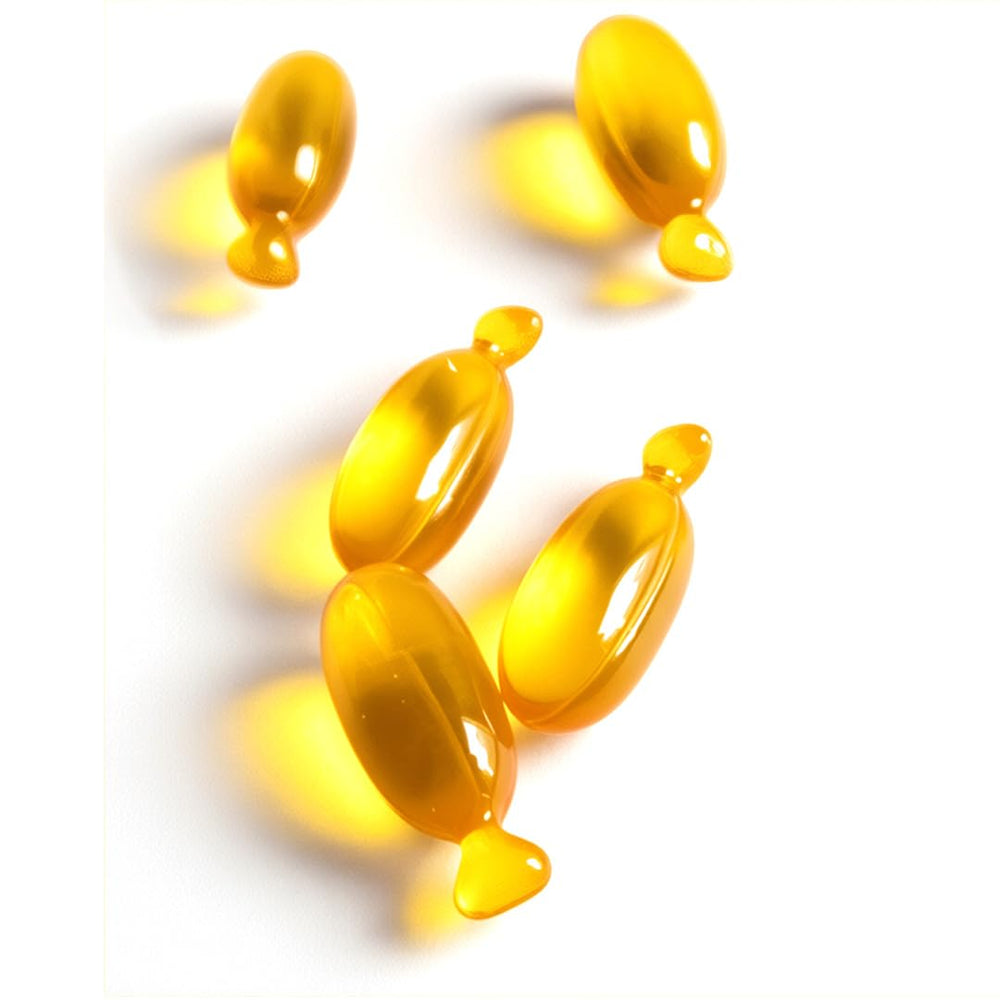 SNOB GIRLS Strength Repair capsules out of pack demonstrate mess-free, precise dosing