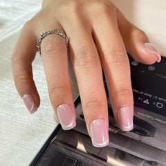 SnypeeLab glossy gel finish nails stay bright with minimal maintenance.