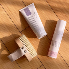 SpaRitual dry brush ergonomic palm handle for comfortable, precise brushing on arms and legs.