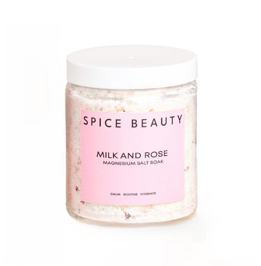 SPICE BEAUTY Goat Milk & Rose Soak bottle pour for a relaxing bath moment