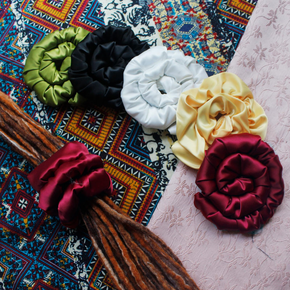 Spiral Lock Hair Tie extralarge gift-ready packaging appeals to shoppers.