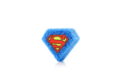 Spongellé Superman Citrus Buffer demonstrates exfoliation and massage during a shower.