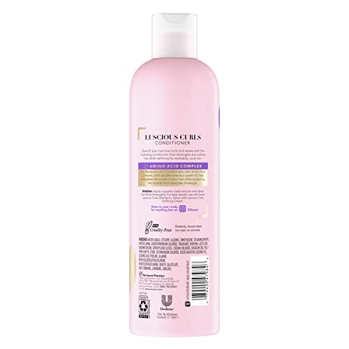 Suave Luscious Curls conditioner pour highlights detangling properties for curly hair.