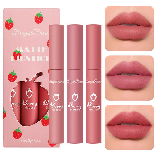 Sulily Pcs matte lipstick swatch on lips for bold red color.