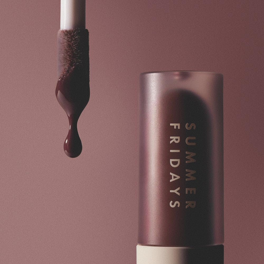 Summer Fridays Dream Lip Oil cap and wand design ensures precise application.