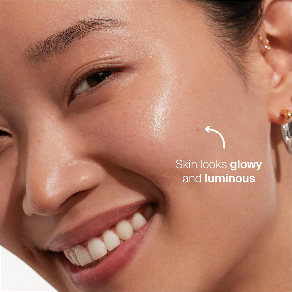 Niacinamide in Glowscreen Sunrise helps balance the complexion.