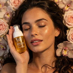 Vitamin C symbol indicating brightening and antioxidant support for skin.