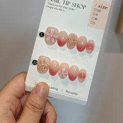 TENPAL glossy salon-finish nails that require no UV lamp.