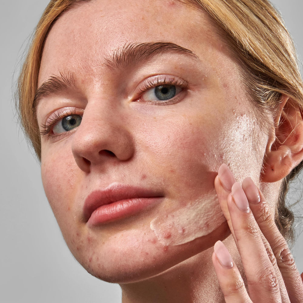 Night usage scene showing The INKEY List Novoretin 2% Moisturizer before bed