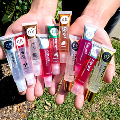 The Make-Up Artist Project gold lip gloss for radiant shine and nourishment